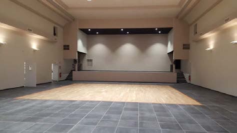 Carrelage d'une salle polyvalente