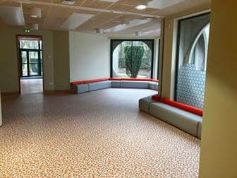 Pose de sol souple dans un hall